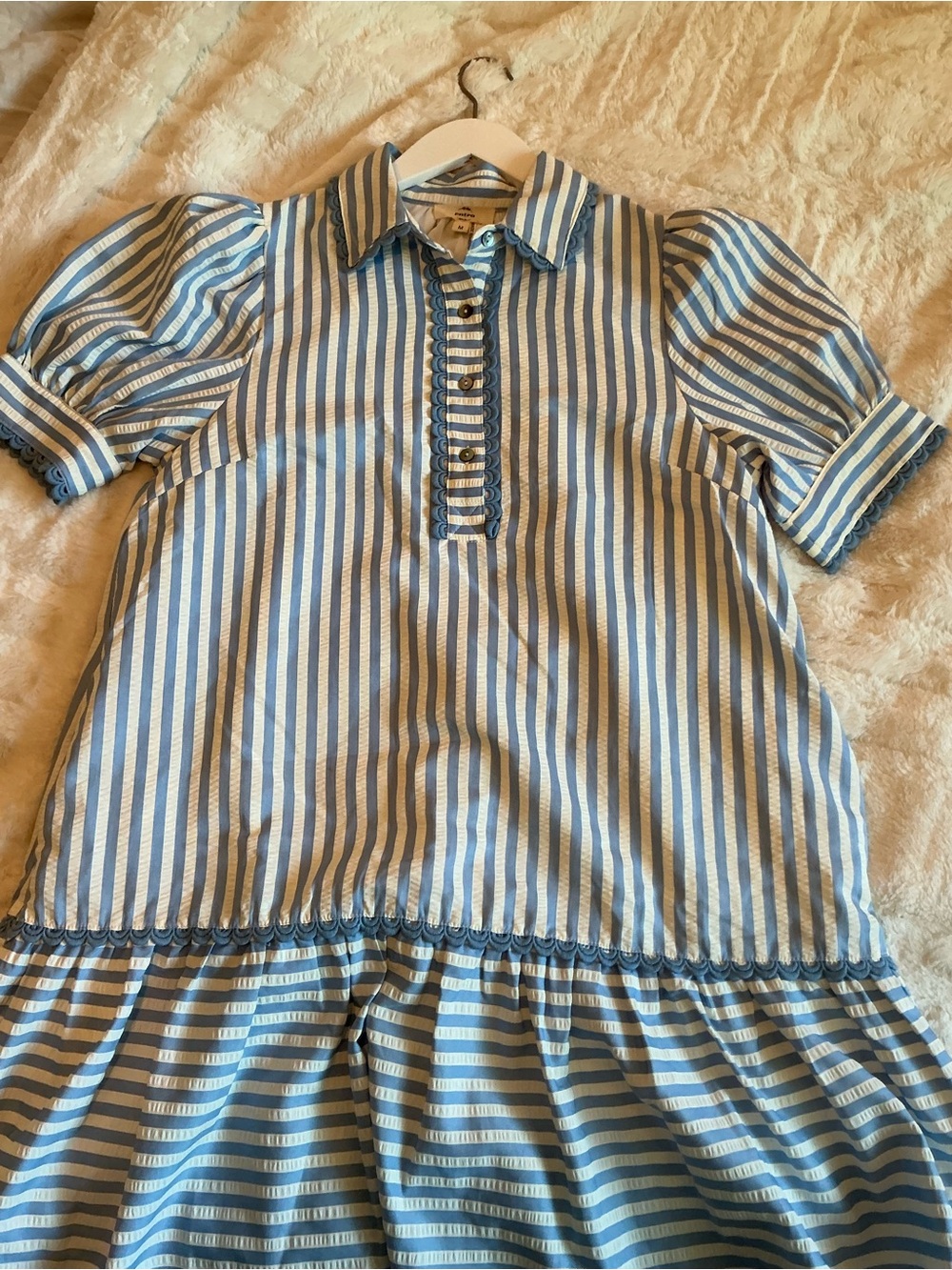 entro Blue and White Striped Puff Sleeve Dress size medium scalloped details - Picture 2 of 9